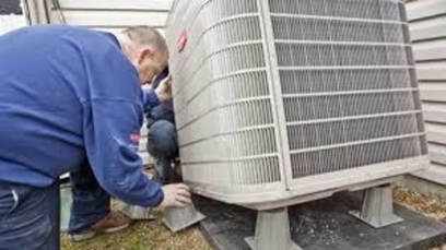 Man fixing Air Conditioner